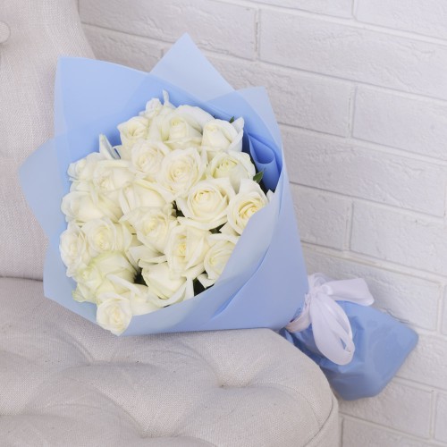 Купить на заказ Букет из 21 белой розы с доставкой в Каскелене
