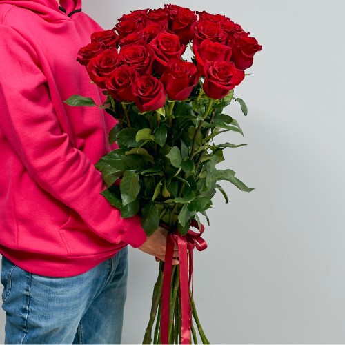 Купить на заказ 15 метровых роз с доставкой в Каскелене