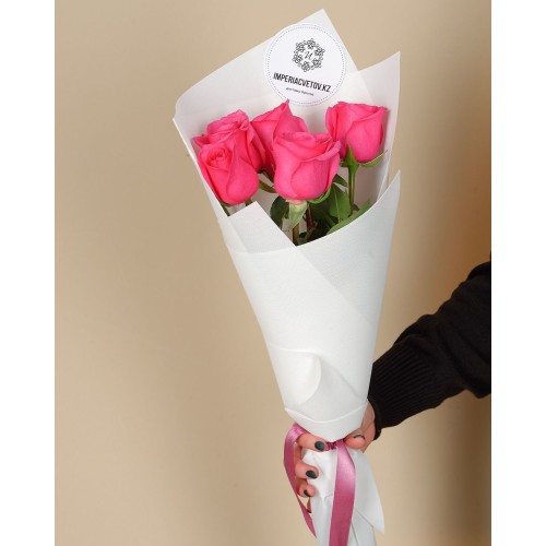 Купить на заказ Букет из 5 розовых роз с доставкой в Каскелене