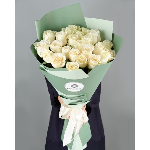 Купить на заказ Букет из 25 белых роз с доставкой в Каскелене