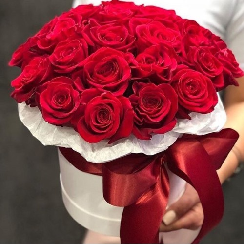 Купить на заказ 15 красных роз в коробке с доставкой в Каскелене
