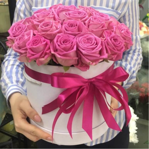 Купить на заказ 25 розовых роз в коробке с доставкой в Каскелене