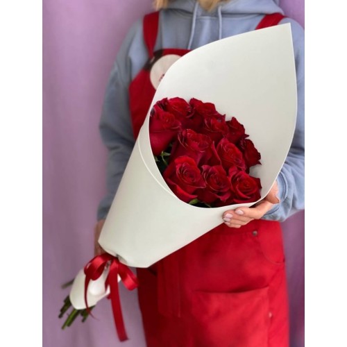 Купить на заказ 15 красных роз с доставкой в Каскелене