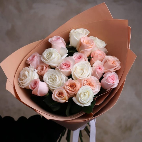 Купить на заказ Букет из 21 розы (микс) с доставкой в Каскелене