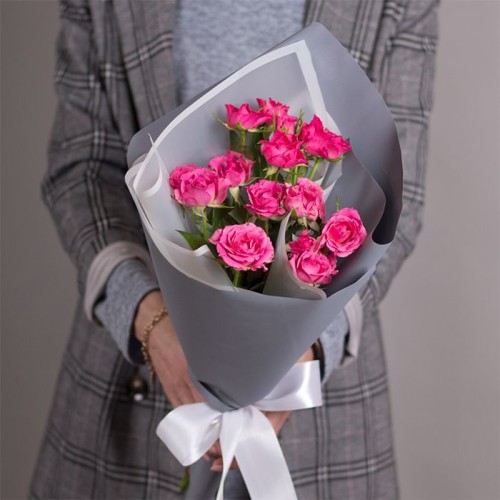 Купить на заказ Букет из 3 кустовых роз с доставкой в Каскелене